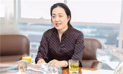 国家体育总局网球运动中心主任孙晋芳莅临绿叶调研访问