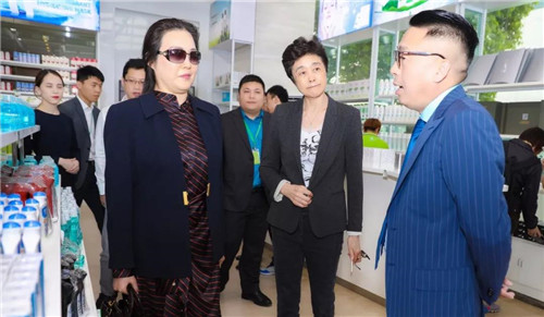 国家体育总局网球运动中心主任孙晋芳莅临绿叶调研访问