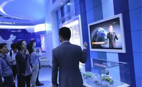 “第二届世界智能大会 ”海外媒体记者团到访天士力大健康城