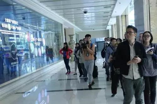 “第二届世界智能大会 ”海外媒体记者团到访天士力大健康城