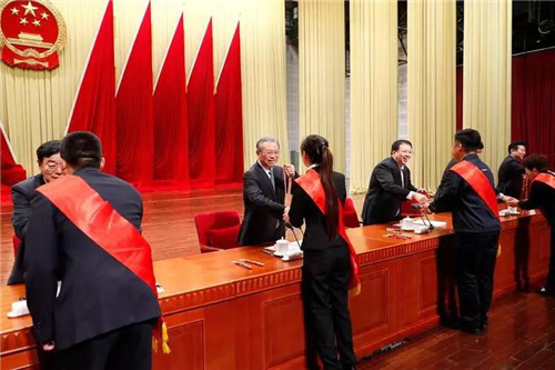 安然董事长刘润东荣获“山东省劳动模范荣誉称号”