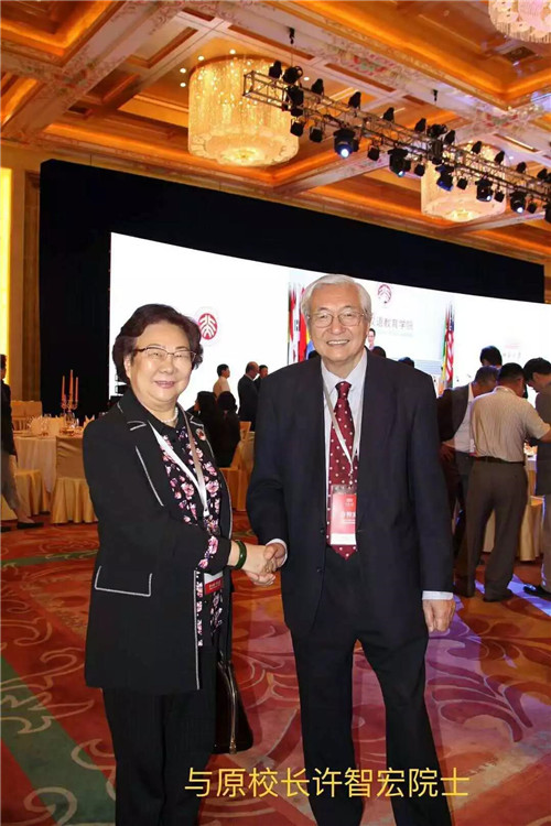 华信药业董事长朱慧秋受邀参加北京大学百廿校庆