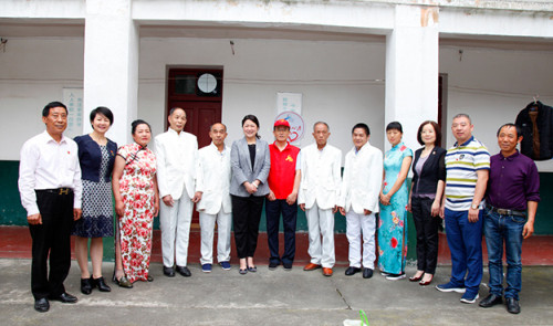 绿之韵志愿者走进洞阳镇敬老院慰问孤寡老人