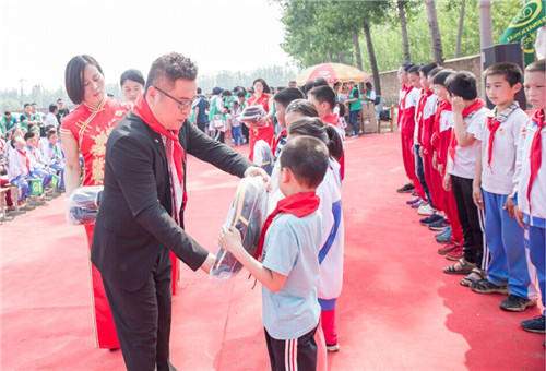 “这样的事,我要一直做下去”——尚赫的第142所公益小学落成了。