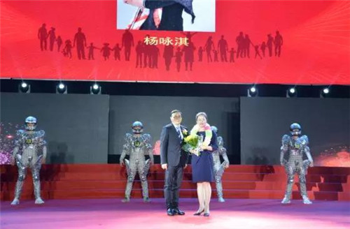 炎帝生物十三周年庆典暨市场表彰盛典隆重举行