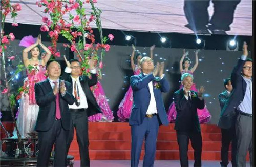 炎帝生物十三周年庆典暨市场表彰盛典隆重举行