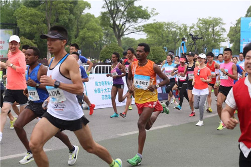 隆力奇助力风光智跑 为爱奔跑