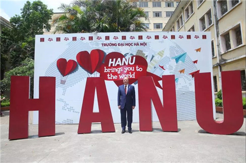 天狮董事李金元到访越南河内大学