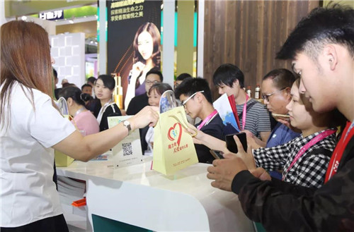 隆力奇：美博会是中国日化届交流的平台