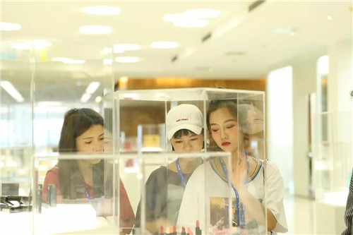 无内容不营销·隆力奇抖音达人见面会召开