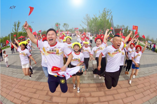 “走”出新花样 无限极养生行走昆明解锁健身新玩法