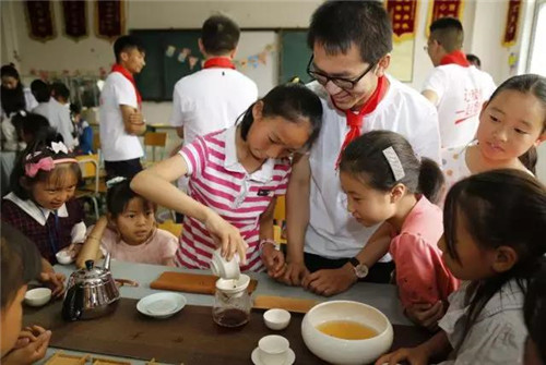 理想六一走进德馨学校主题公益活动圆满举行