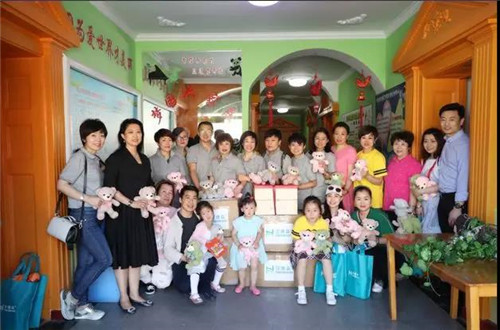 与爱同行,汉德森福人家族儿童福利院爱心行