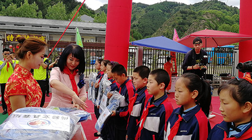 因为尚赫“让爱传出去”，大山深处传来了铜铃般的笑声