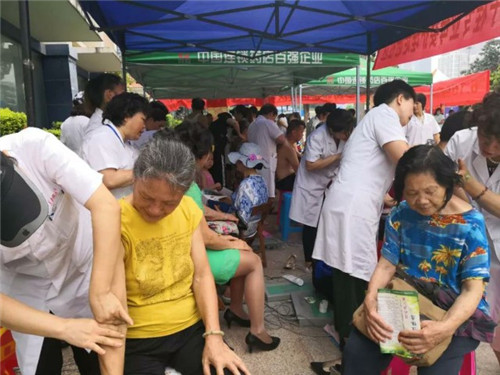 华林爱民情 华盛公益行