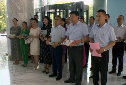 罗麦开展“一张纸献爱心行动”爱心屋捐赠活动