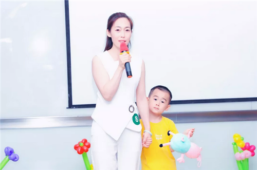 绿叶首届“感动绿叶最美人物”总决赛动情举行