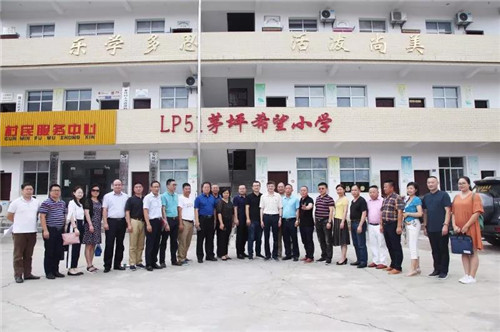 绿之韵董事长胡国安陪同中共益阳市委常委、组织部长何俊峰一行赴安化调研产业扶贫