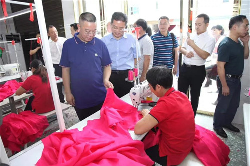 绿之韵董事长胡国安陪同中共益阳市委常委、组织部长何俊峰一行赴安化调研产业扶贫