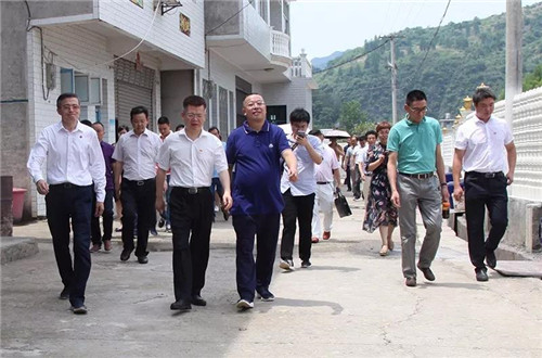 绿之韵董事长胡国安陪同中共益阳市委常委、组织部长何俊峰一行赴安化调研产业扶贫