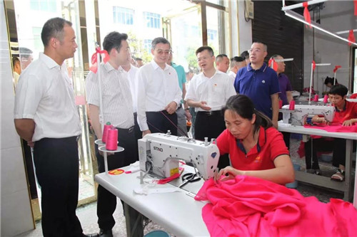 绿之韵董事长胡国安陪同中共益阳市委常委、组织部长何俊峰一行赴安化调研产业扶贫