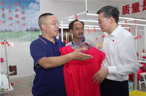 绿之韵董事长胡国安陪同中共益阳市委常委、组织部长何俊峰一行赴安化调研产业扶贫