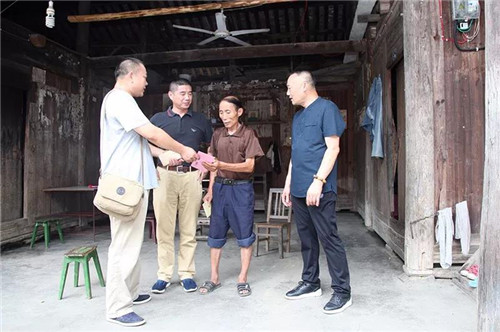 绿之韵董事长胡国安陪同中共益阳市委常委、组织部长何俊峰一行赴安化调研产业扶贫