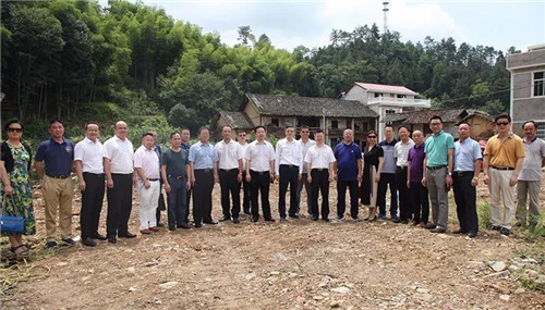 绿之韵董事长胡国安陪同中共益阳市委常委、组织部长何俊峰一行赴安化调研产业扶贫