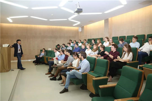 比利时安特卫普大学学生团考察隆力奇