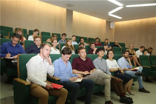 比利时安特卫普大学学生团考察隆力奇