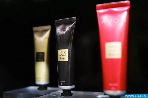 携邓伦力推小黑裙系列,雅芳2018营销之战即将打响?