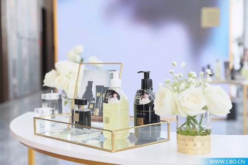 携邓伦力推小黑裙系列,雅芳2018营销之战即将打响?