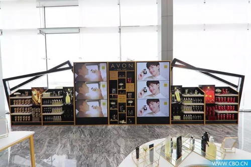 携邓伦力推小黑裙系列,雅芳2018营销之战即将打响?