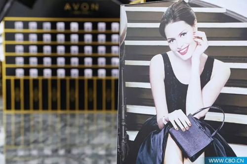 携邓伦力推小黑裙系列,雅芳2018营销之战即将打响?