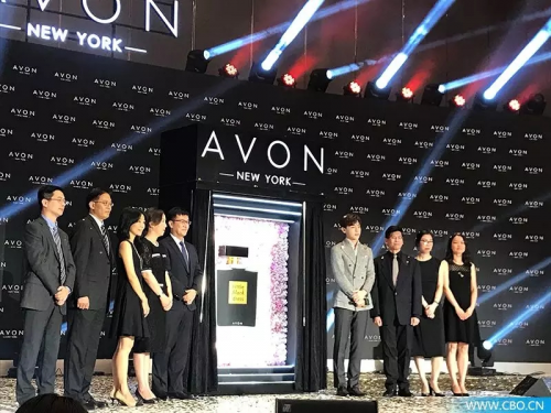 携邓伦力推小黑裙系列,雅芳2018营销之战即将打响?