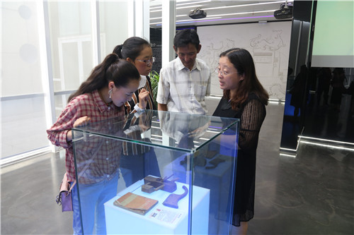 隆力奇圆梦西藏女孩治愈眼疾