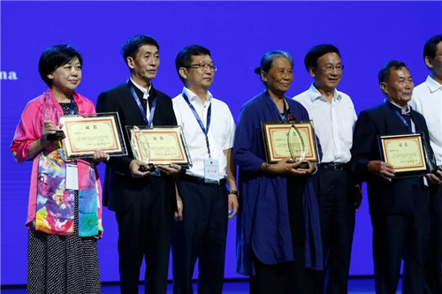 理想科技龙润茶技术总工卫宗成荣获“普洱茶传承工艺大师”称号