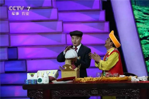 理想科技龙润茶技术总工卫宗成荣获“普洱茶传承工艺大师”称号