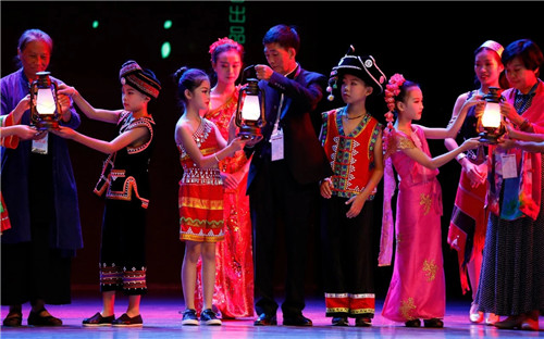 理想科技龙润茶技术总工卫宗成荣获“普洱茶传承工艺大师”称号