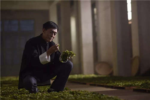 理想科技龙润茶技术总工卫宗成荣获“普洱茶传承工艺大师”称号