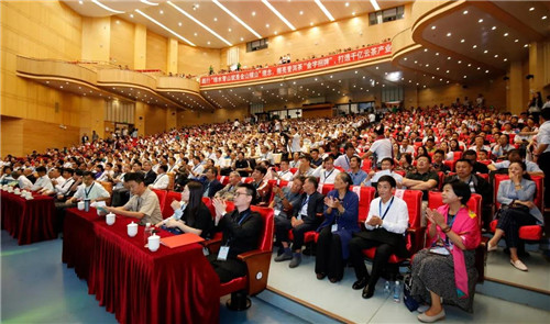 理想科技龙润茶技术总工卫宗成荣获“普洱茶传承工艺大师”称号