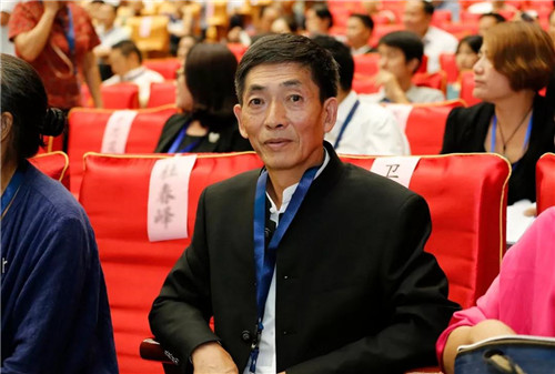 理想科技龙润茶技术总工卫宗成荣获“普洱茶传承工艺大师”称号