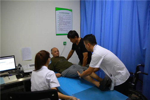 康婷·温暖传递——为天津市西青区王稳庄镇大侯庄村困难群体提供免费体检