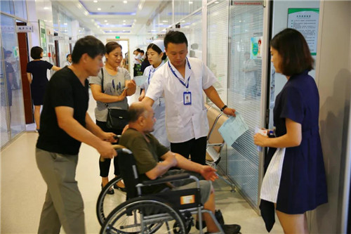 康婷·温暖传递——为天津市西青区王稳庄镇大侯庄村困难群体提供免费体检