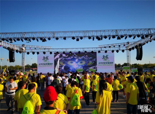 “2018安利纽崔莱荧光夜跑营口站”鸣枪起跑