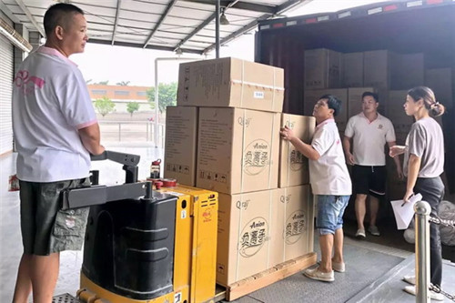 富迪：凝聚爱心，与爱同行，我们在路上