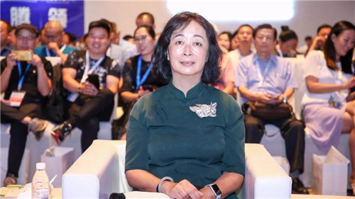 著名经济学家郎咸平助阵绿叶深圳高峰论坛