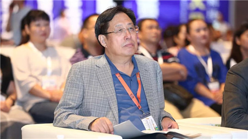 著名经济学家郎咸平助阵绿叶深圳高峰论坛