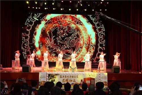 绿活美地“续经典•品新章 露力康人参蜂王浆新品发布会暨优秀经销商表彰大会”圆满举行