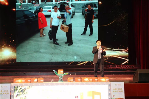 绿活美地“续经典•品新章 露力康人参蜂王浆新品发布会暨优秀经销商表彰大会”圆满举行